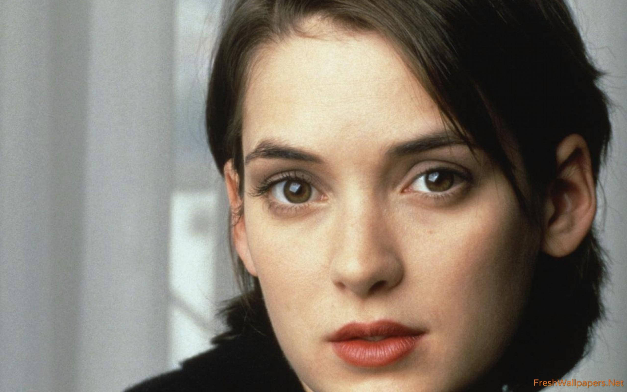 Winona Ryder, American actress, dark hair, 2K Desktop Wallpaper