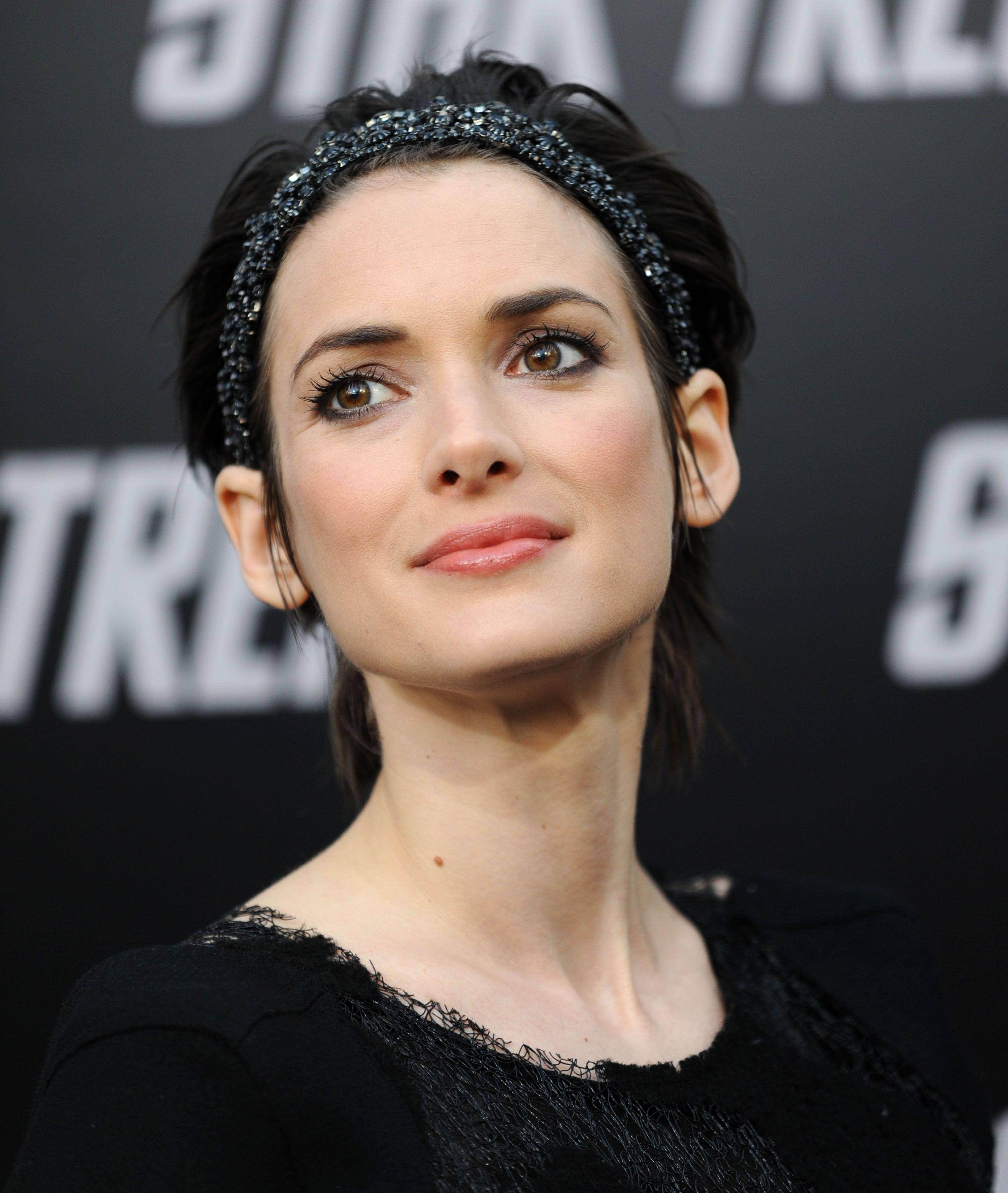 Winona Ryder, crystal headband, short dark hair, 2K Phone Wallpaper