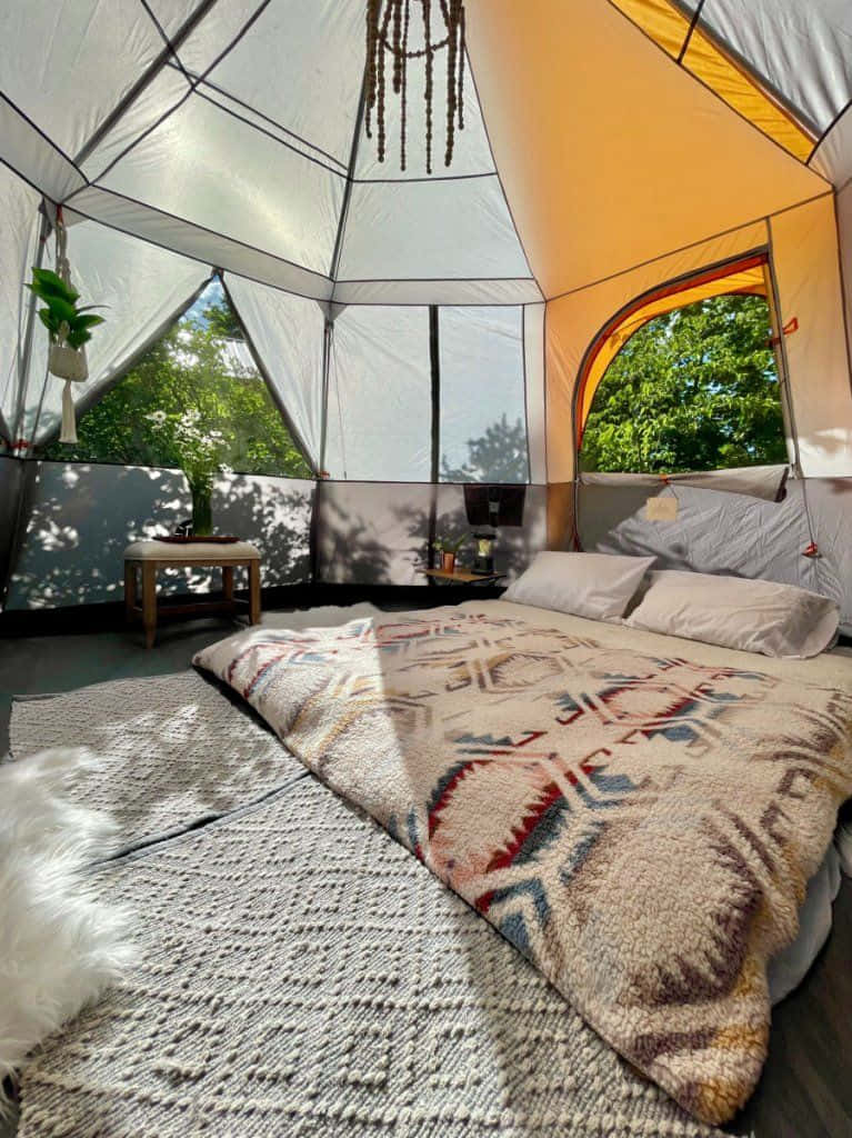 yurt bedroom, patterned rug, bed, SD Phone Wallpaper