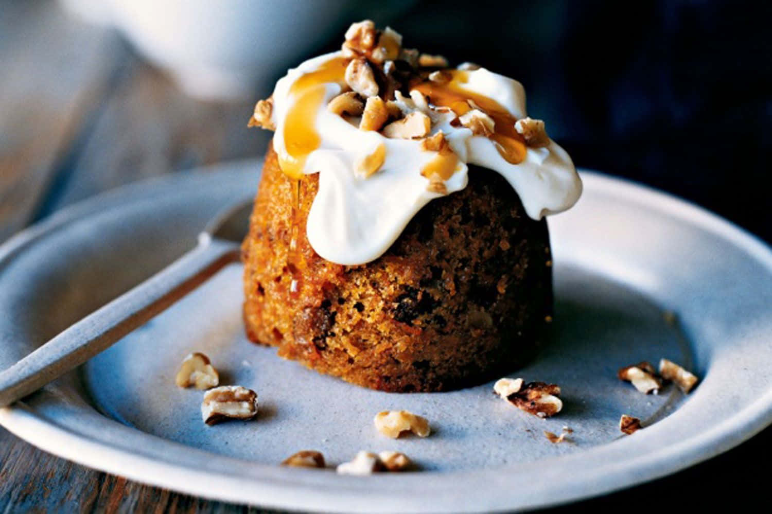 Snowy Chocolate Cake, rustic plate, caramel walnut cake, HD Desktop Wallpaper