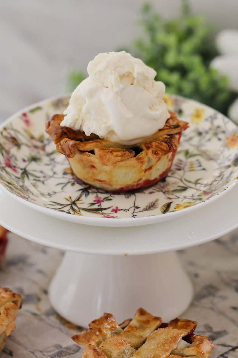 winter desserts, golden-brown mini apple pie, vanilla ice cream, SD Phone Wallpaper