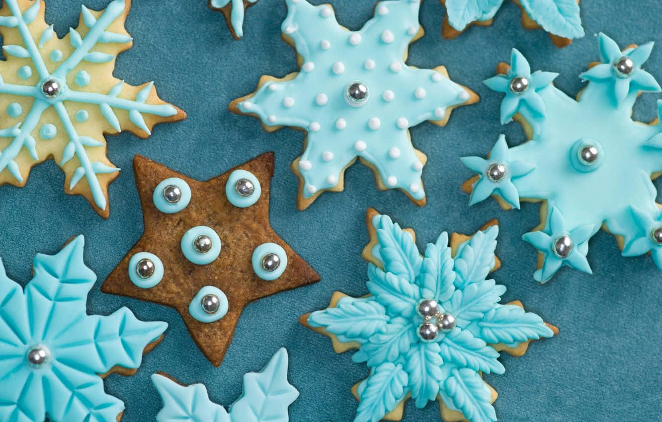 Winter Desserts, snowflake and star-shaped cookies, blue and gold icing, HD Desktop Wallpaper