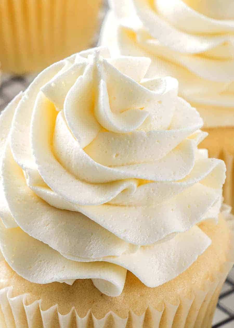 buttercream 900 x 1260, vanilla cupcake, creamy white frosting, SD Phone Wallpaper