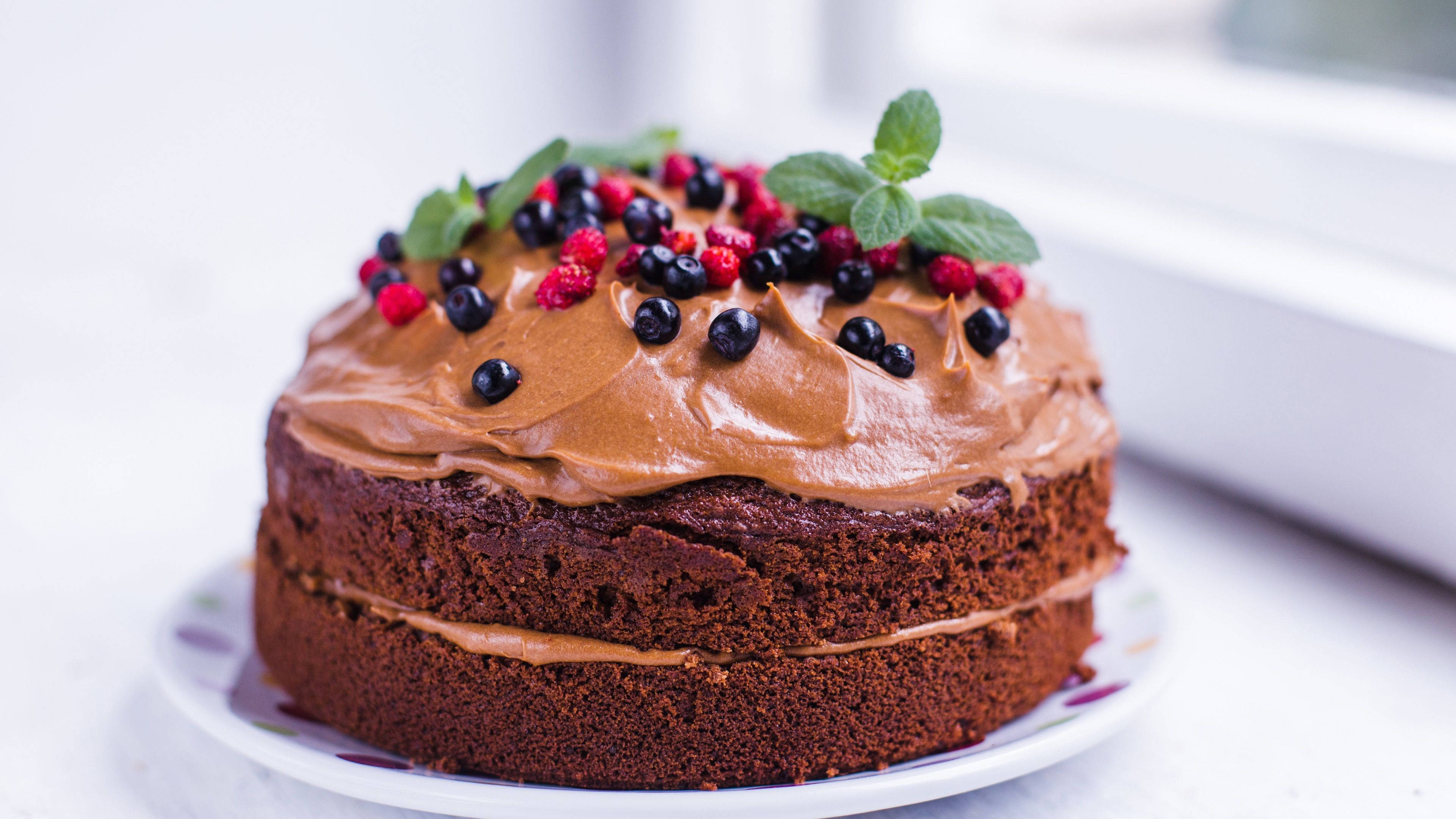 decadent chocolate cake, smooth brown frosting, fresh berries, 4K Desktop Wallpaper