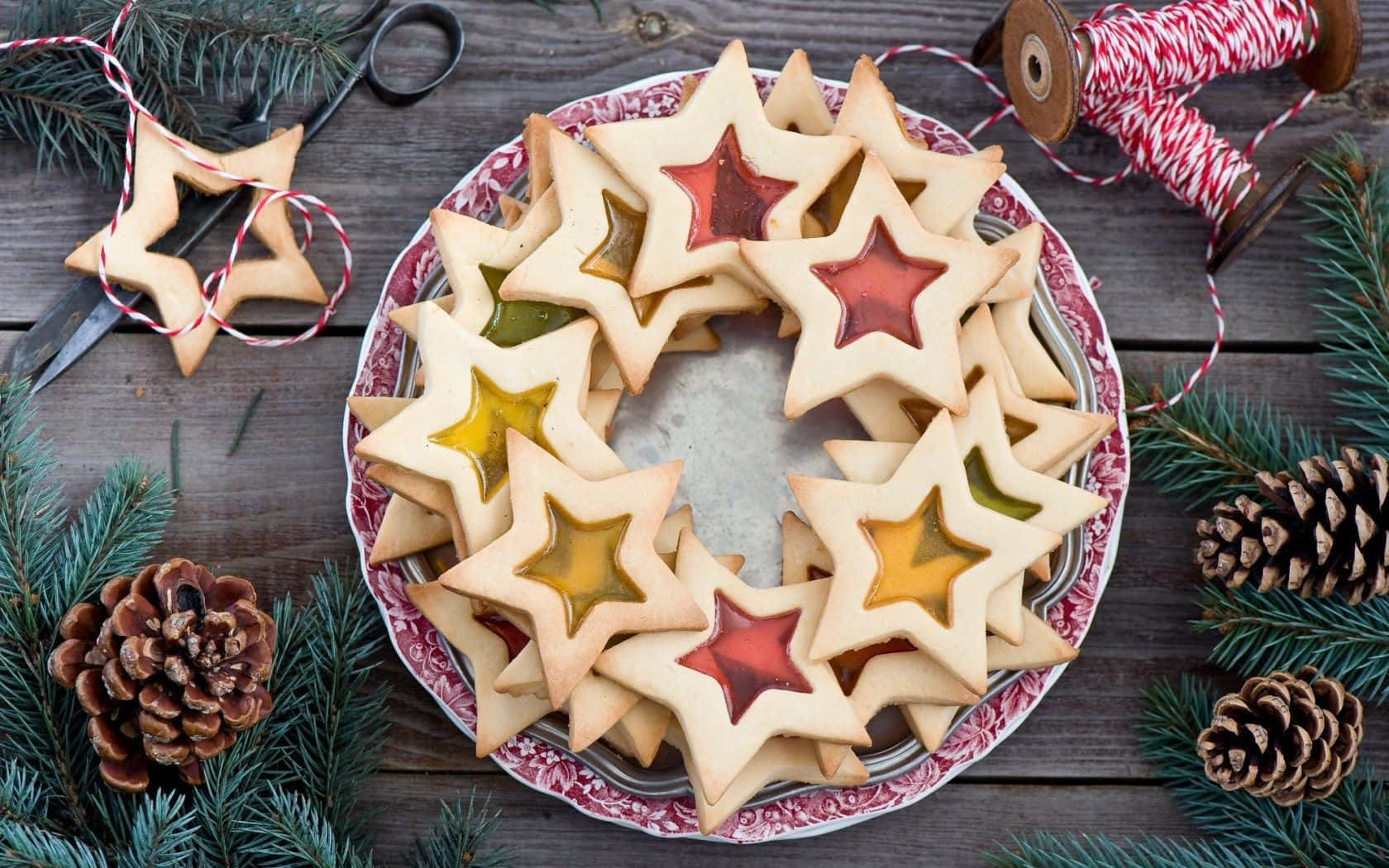 Star-shaped stained glass cookies, wreath, patterned plate, HD Desktop Wallpaper