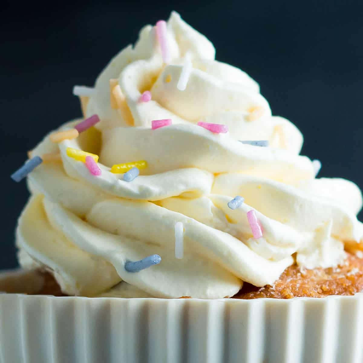 buttercream, cupcake, creamy white frosting, SD Desktop Wallpaper