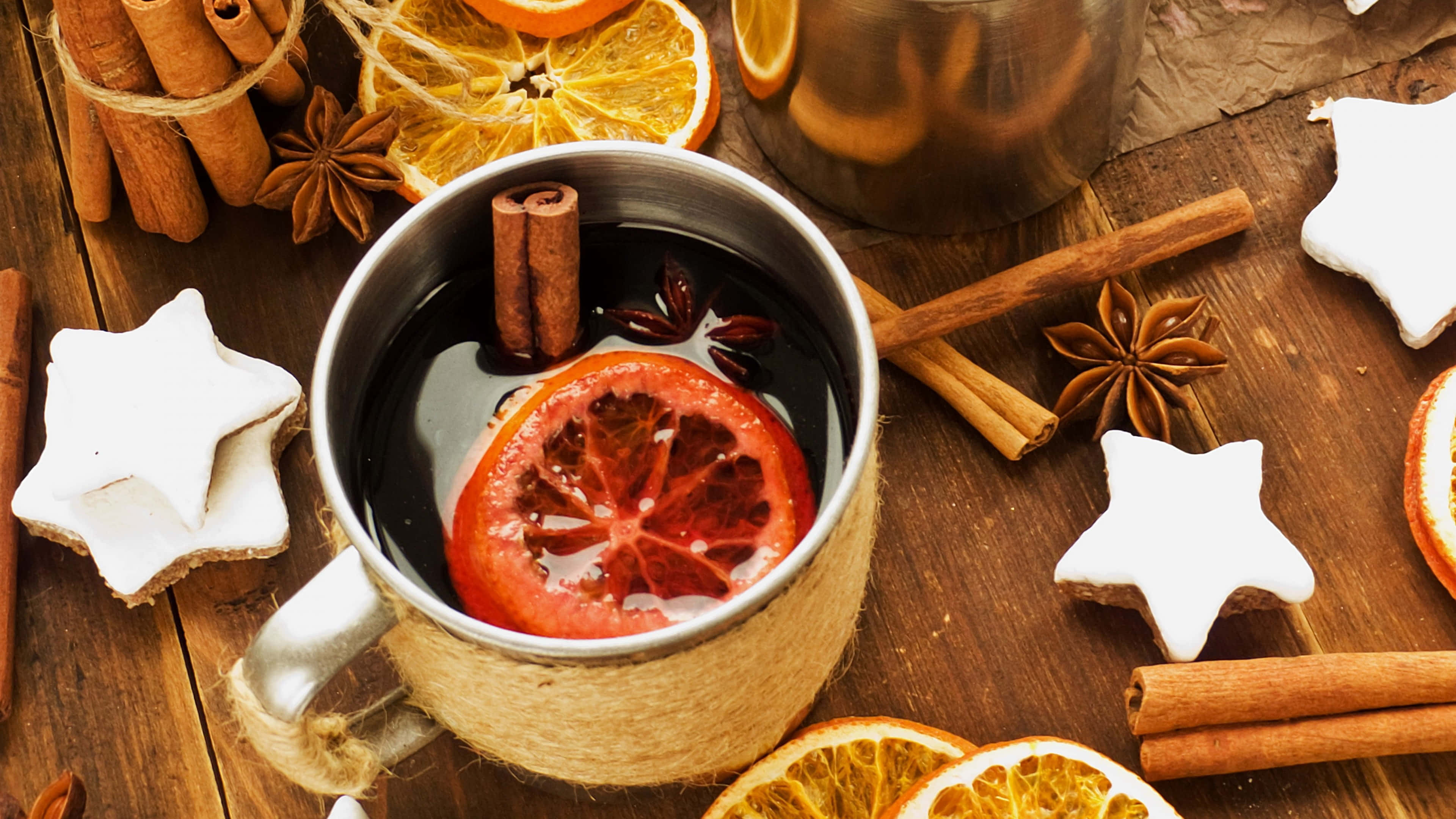 mulled wine, steaming mug, rustic wooden table, 4K Desktop Wallpaper