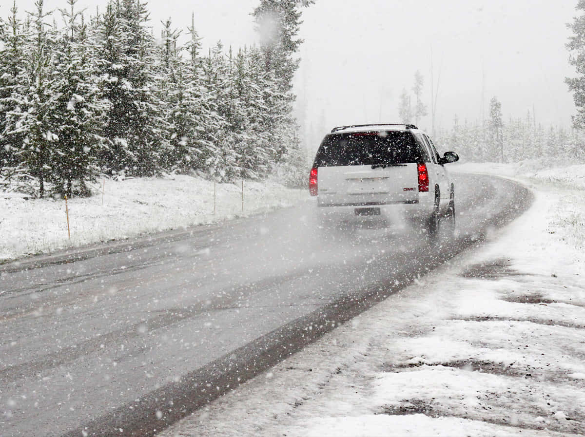 white SUV, heavy snowstorm, winding forest road, SD Desktop Wallpaper