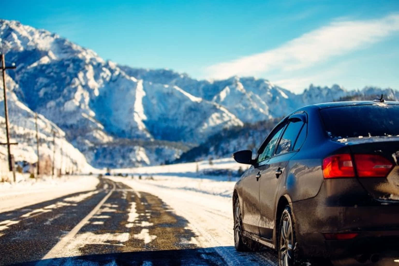dark sedan, snowy roadside, snow-capped mountains, HD Desktop Wallpaper