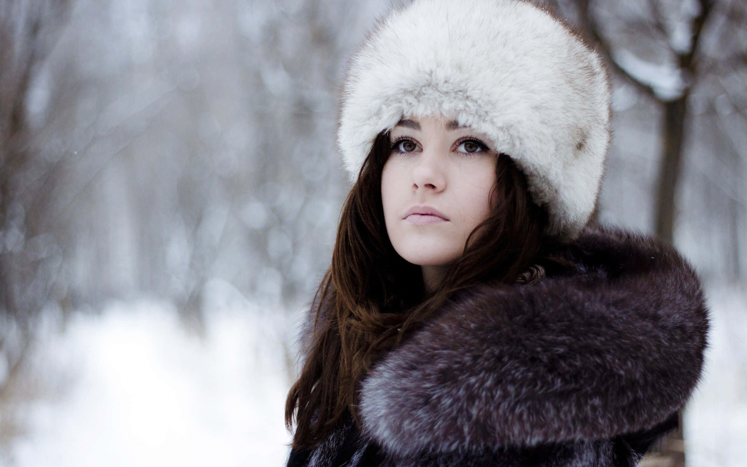 Winter Fashion, white fur hat, dark fur coat, 2K Desktop Wallpaper