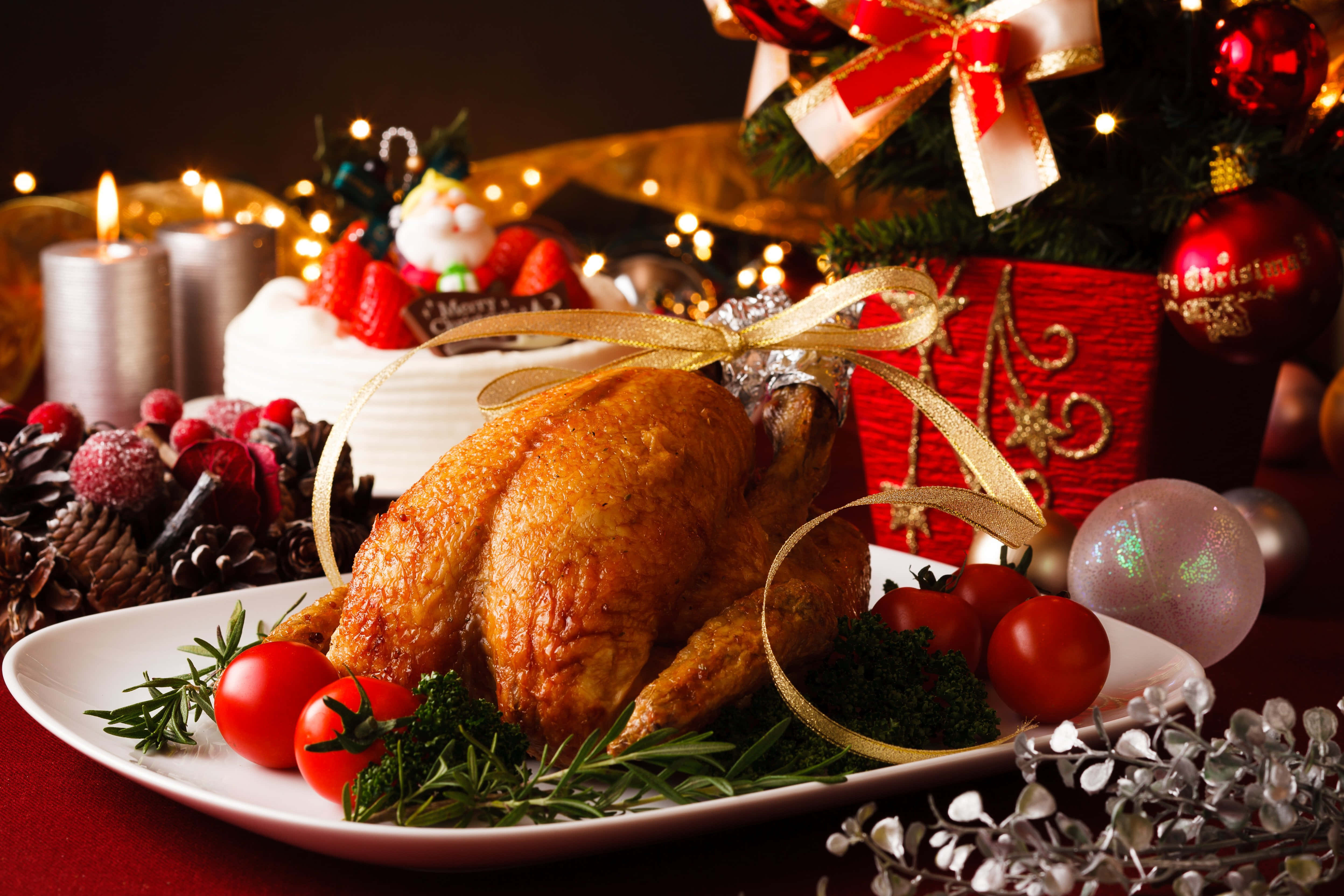 winter food, golden roasted turkey, white platter, 4K Desktop Wallpaper