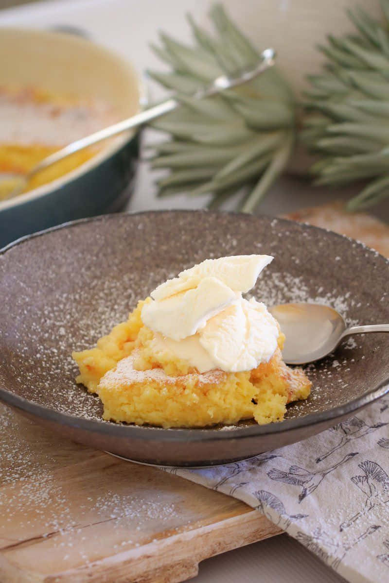 winter desserts, golden dessert, whipped cream, SD Phone Wallpaper