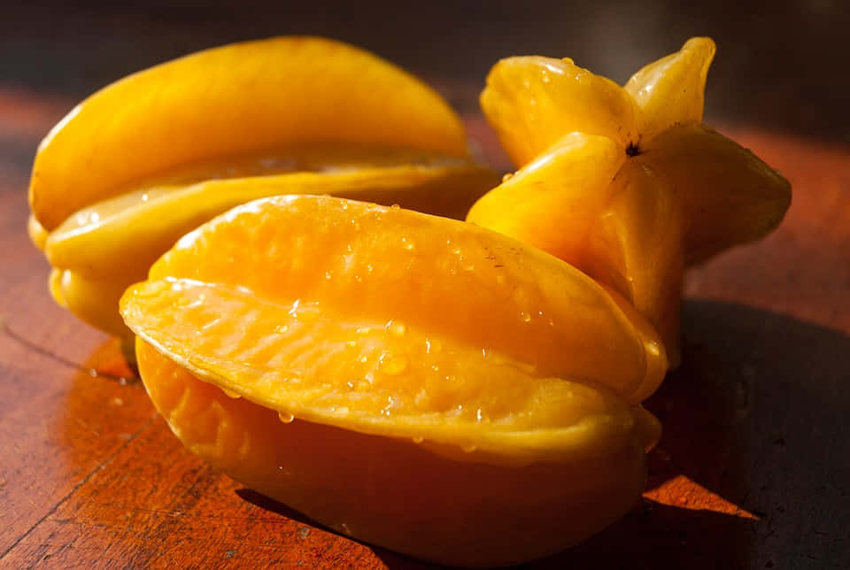 Winter Fruits, yellow starfruit, dew drops, SD Desktop Wallpaper