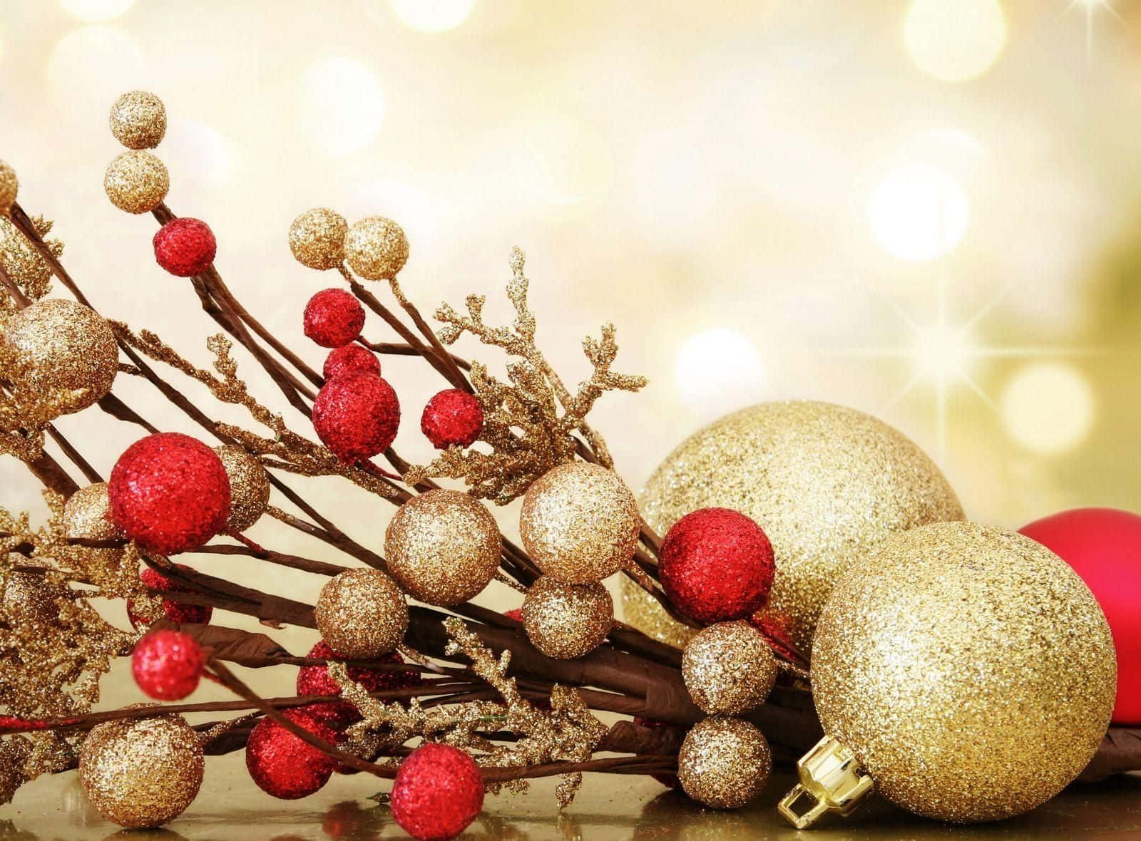 winter holiday desktop, shimmering gold, red glitter ornaments, HD Desktop Wallpaper