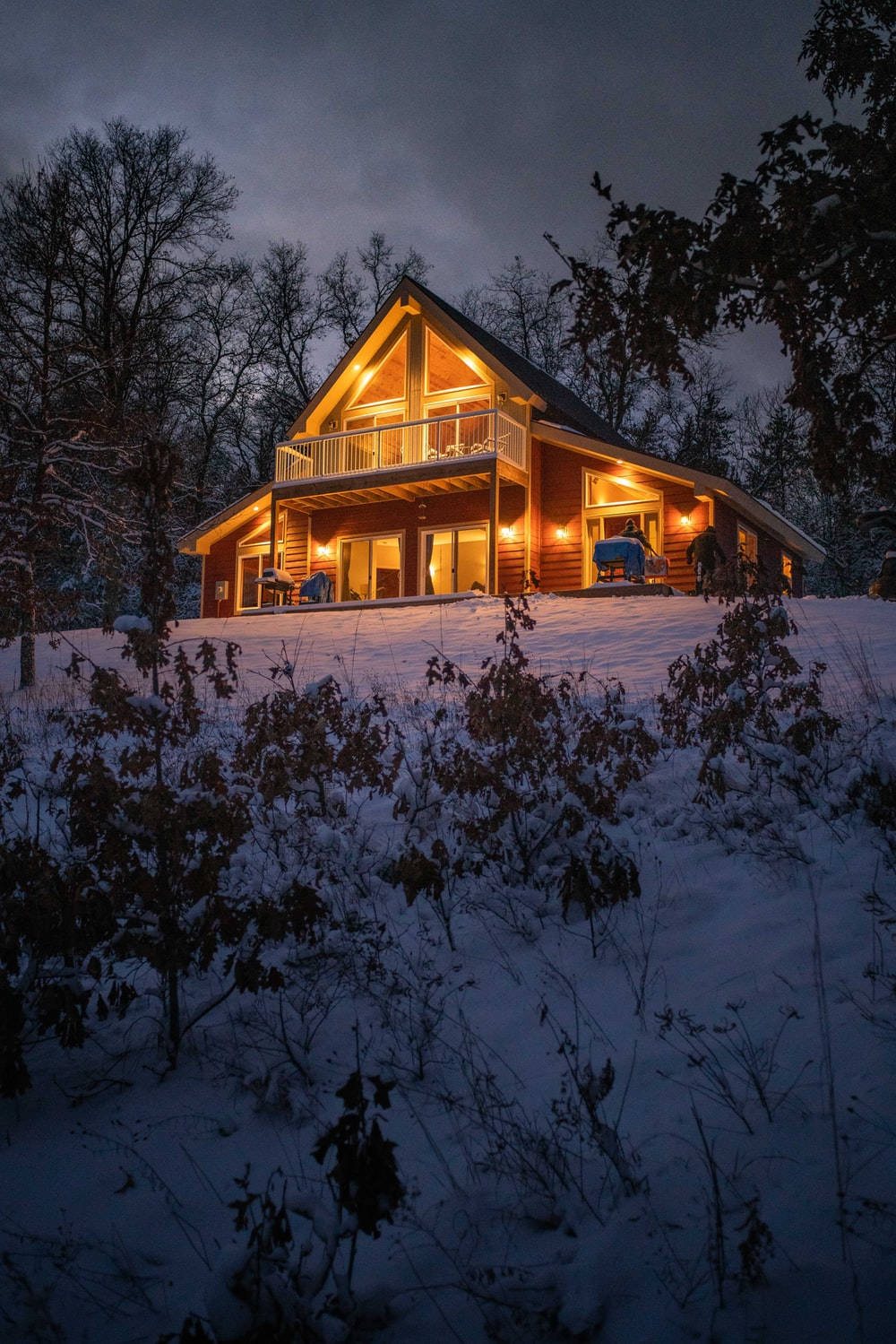 Bright Winter House, wooden cabin, snowy twilight forest, HD Phone Wallpaper