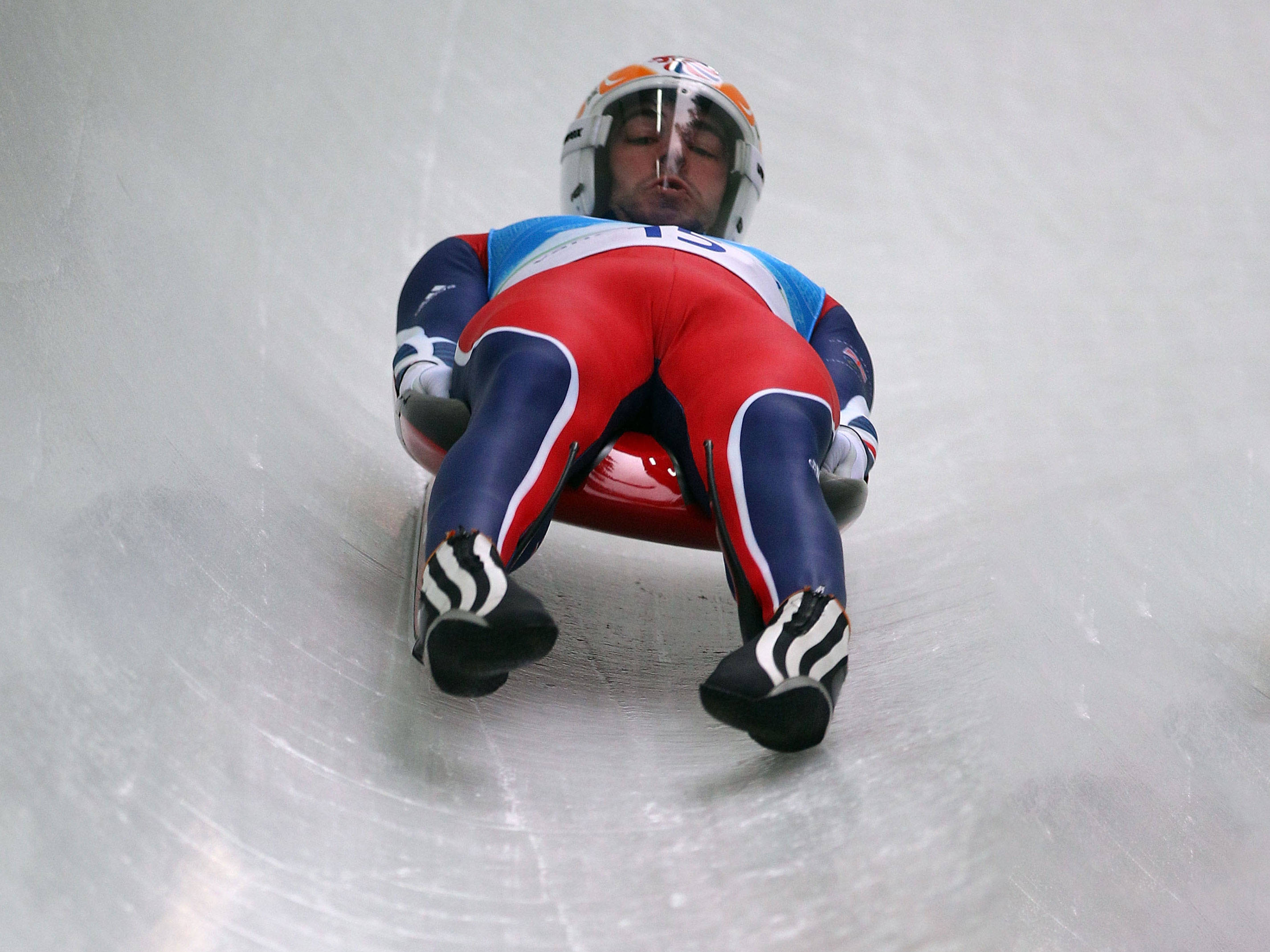 luge team great britain, red blue and white gear, curved icy track, 2K Desktop Wallpaper