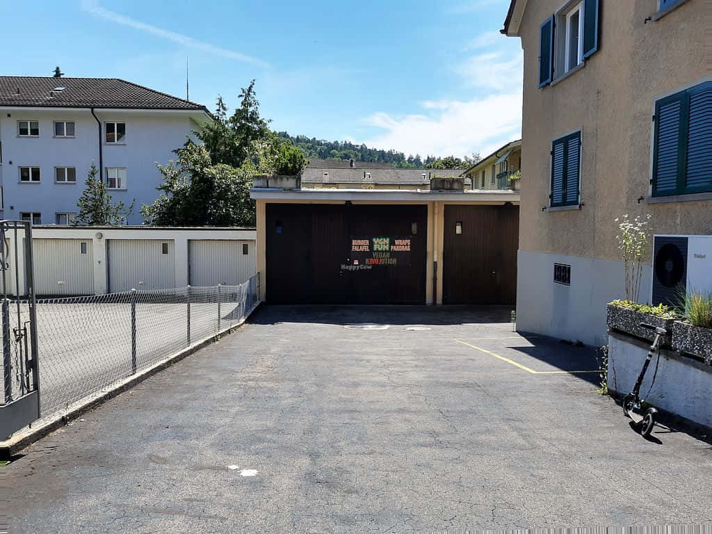 Winterthur, garage, scooter, SD Desktop Wallpaper