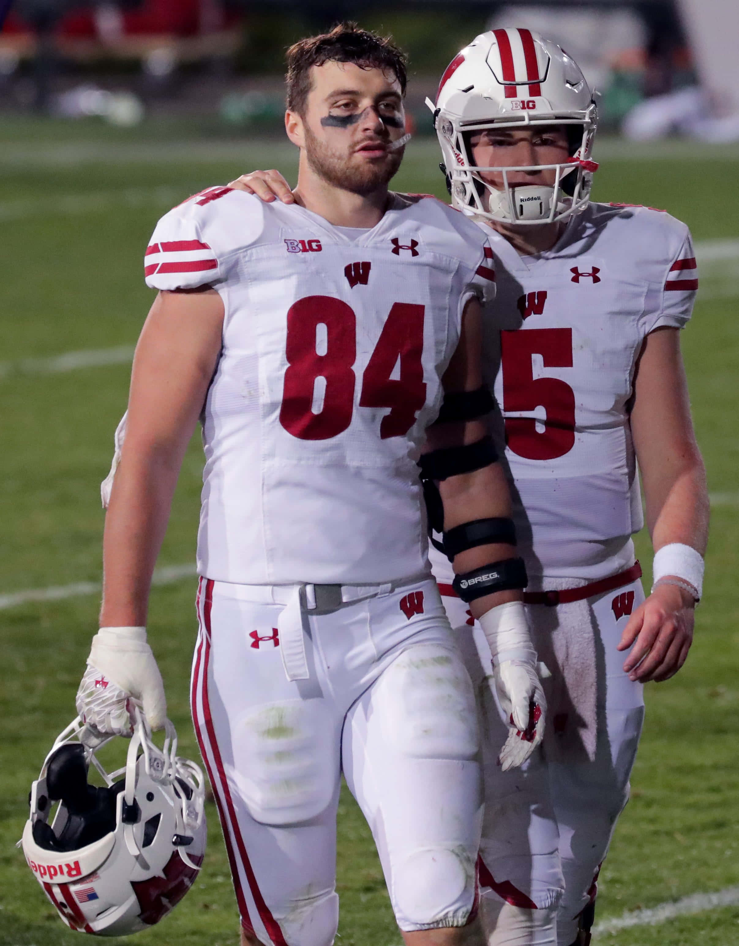 Wisconsin Badgers, white and red uniforms, football players, 2K Phone Wallpaper