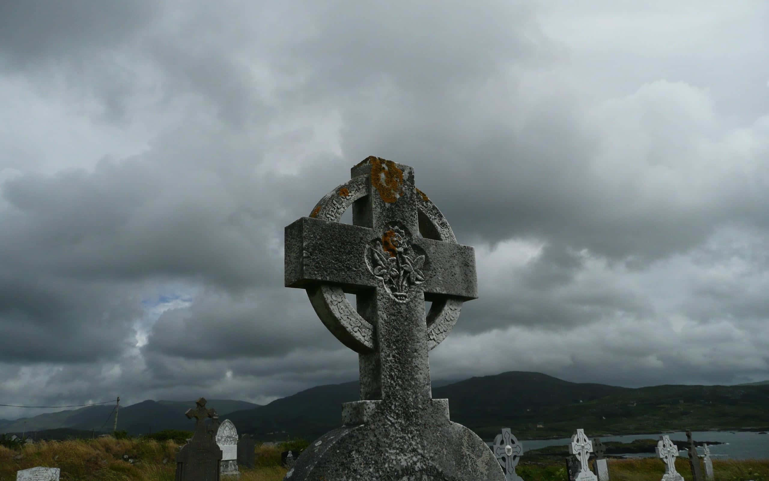 Celtic cross, misty cemetery, brooding gray sky, 2K Desktop Wallpaper