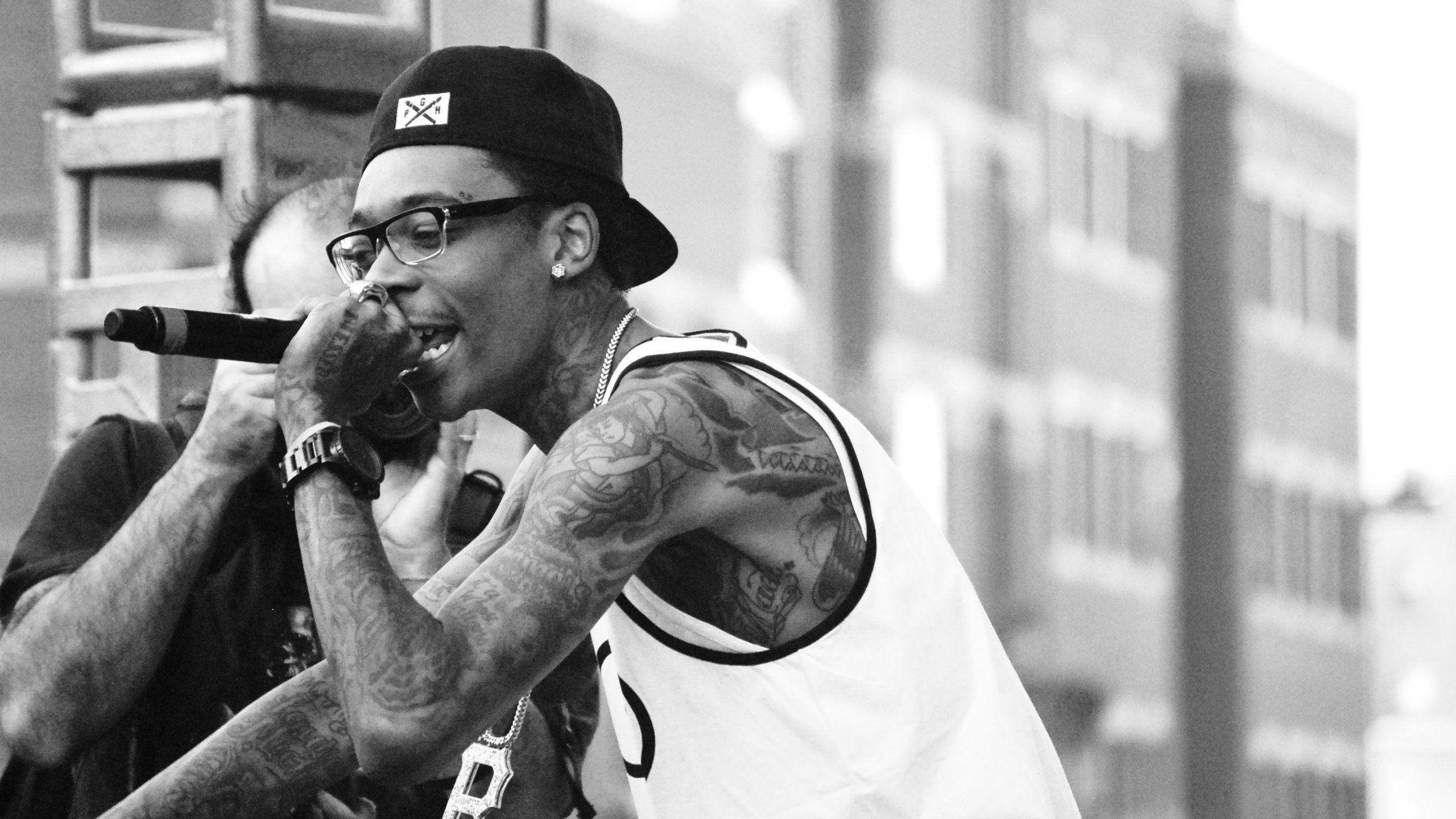 Wiz Khalifa, black and white, cap, 2K Desktop Wallpaper