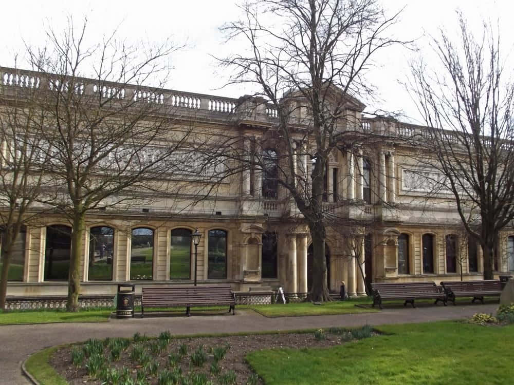 Wolverhampton, historic building, park setting, SD Desktop Wallpaper