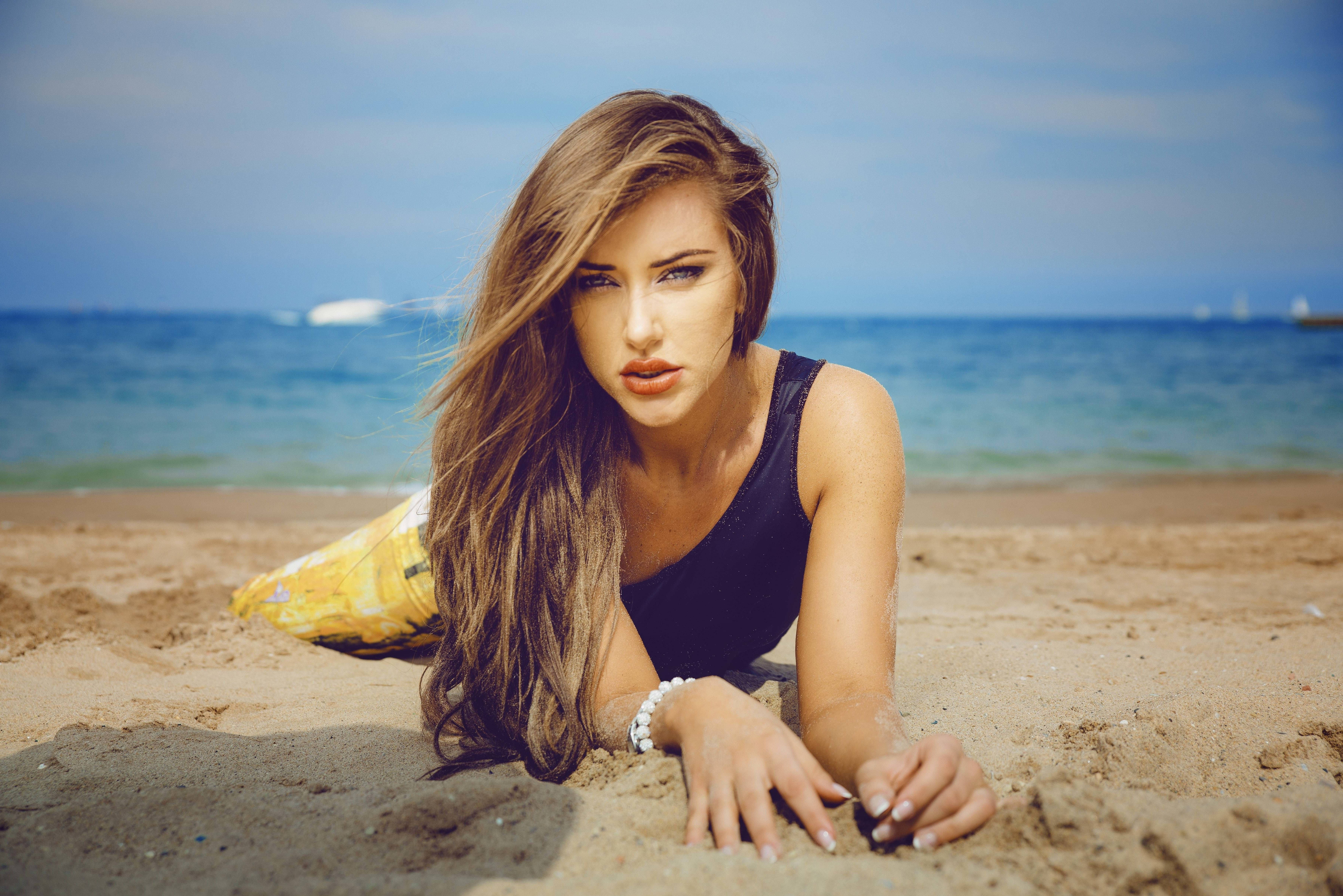 woman, beach, sandy beach, 5K Desktop Wallpaper