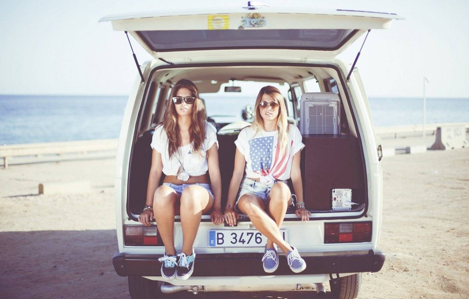 white van, sunny beach, ocean, HD Desktop Wallpaper