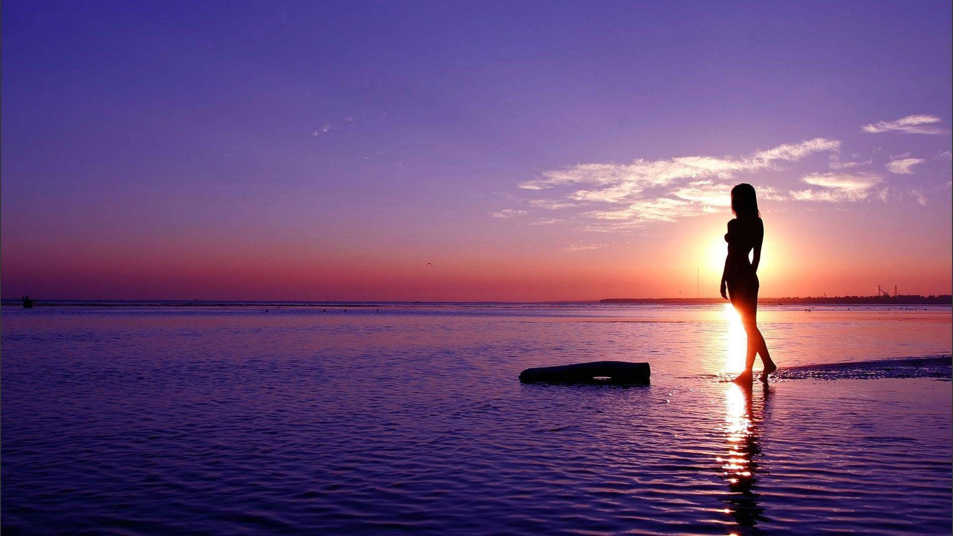 woman beach, purple sky, sunset, Full HD Desktop Wallpaper