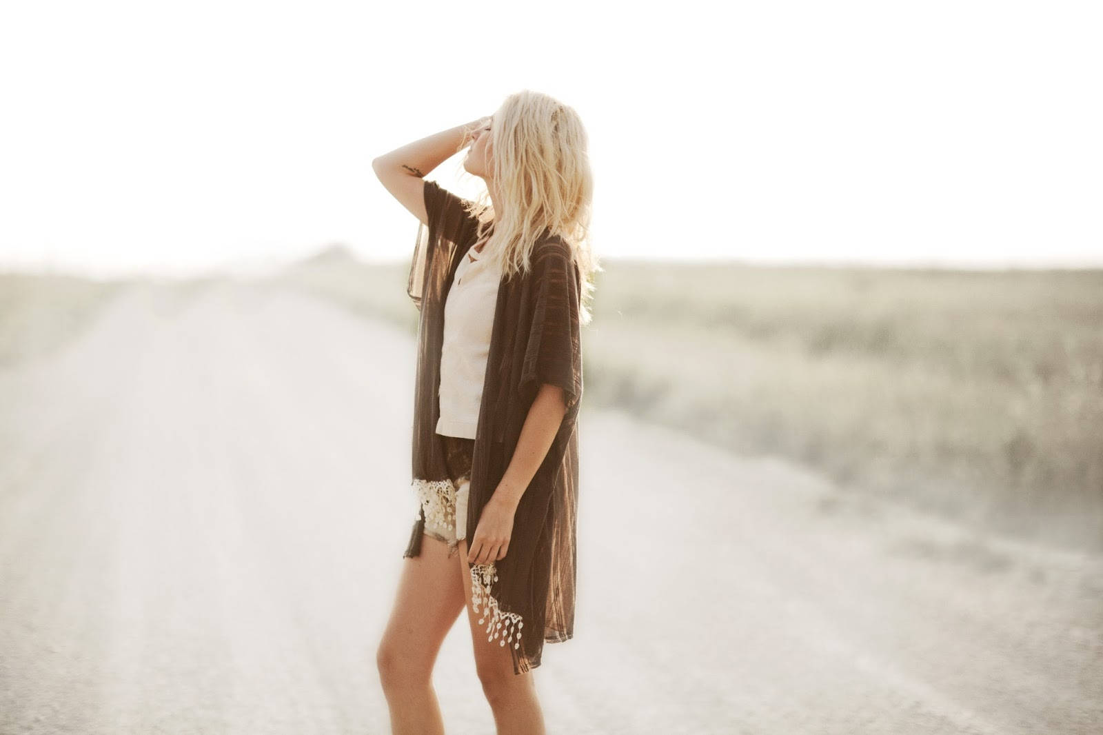 blonde woman, brown kimono, sunlit dirt road, HD Desktop Wallpaper