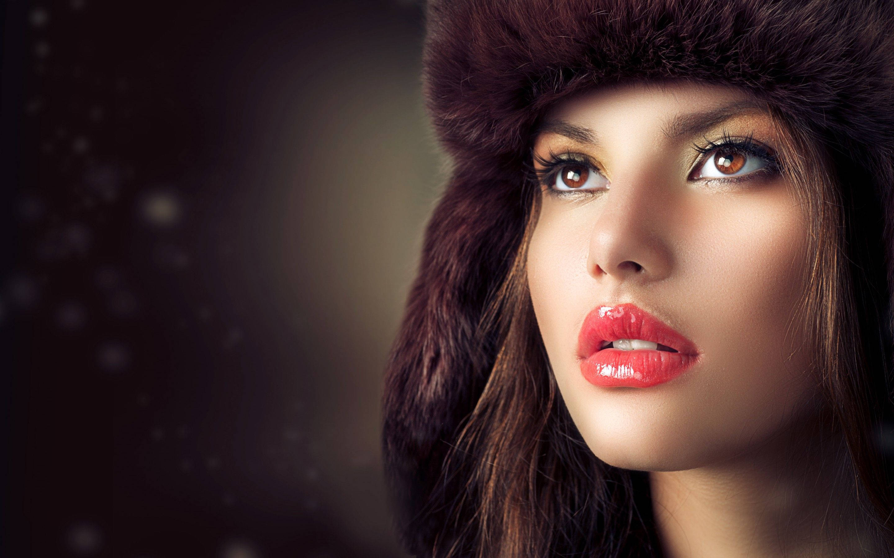 hazelnut eyes, woman face, brown fur hat, 2K Desktop Wallpaper