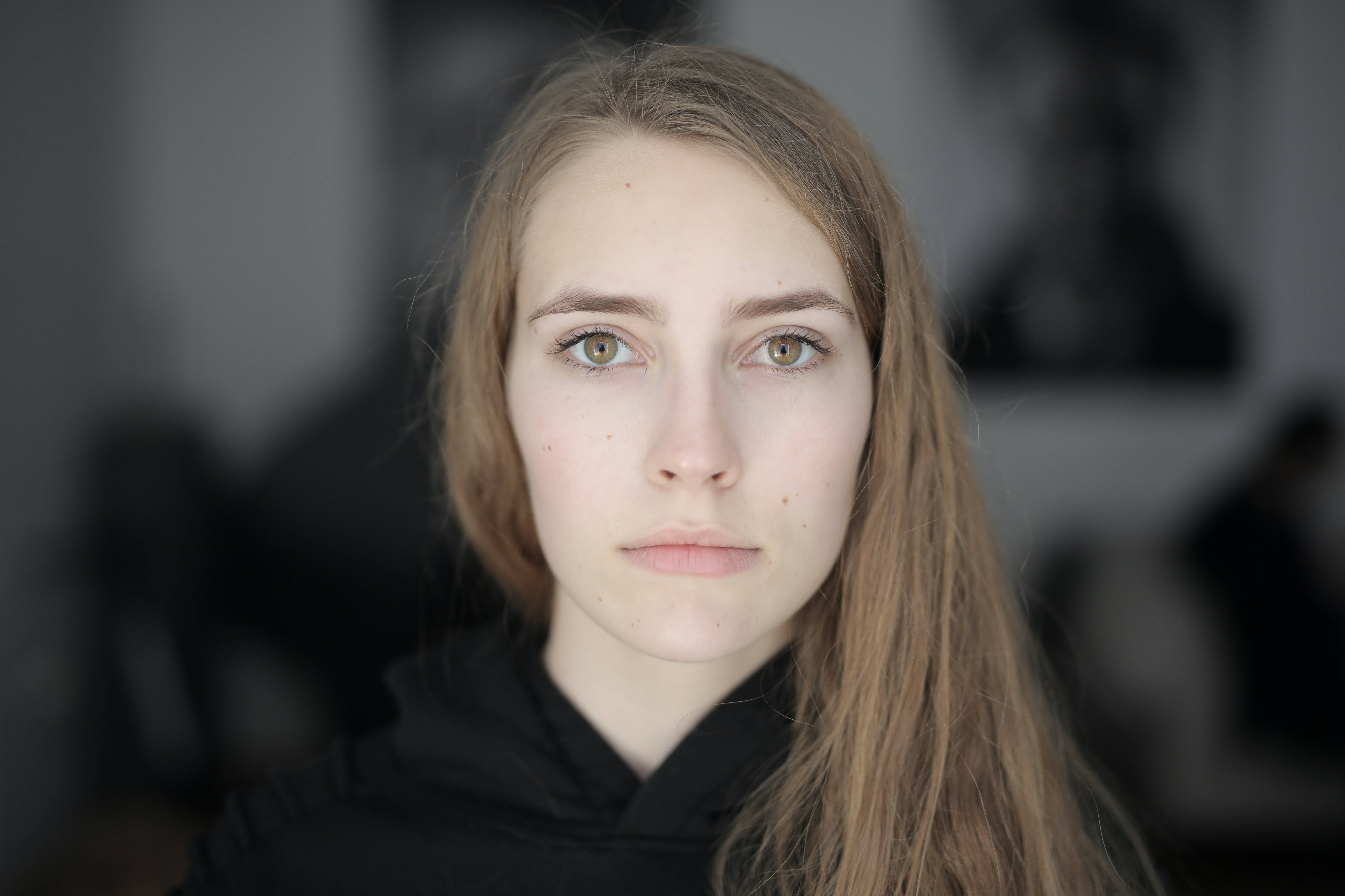 woman, brown hair, green eyes, 8K Desktop Wallpaper