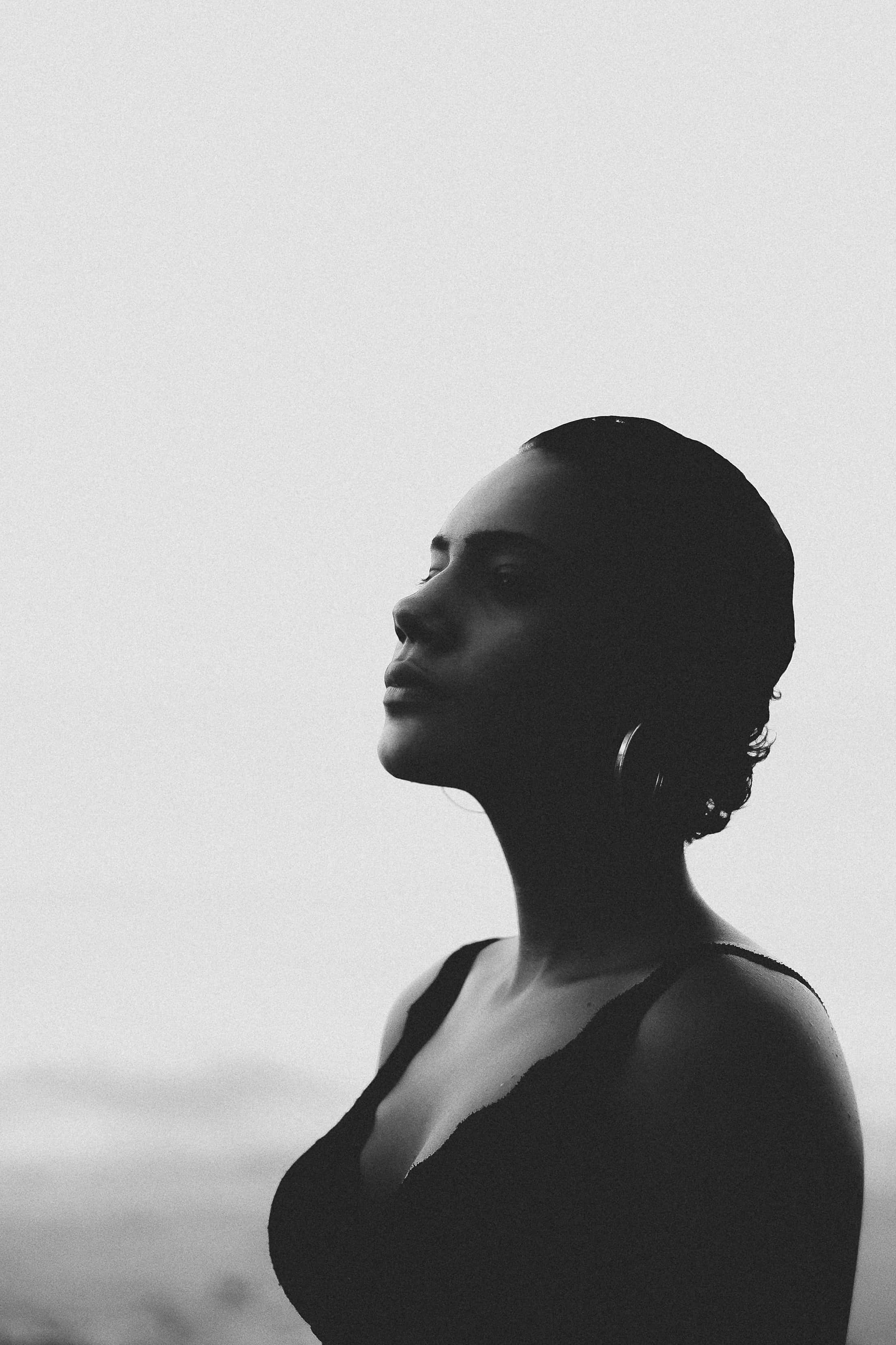 woman, silhouette, soft gray sky, 2K Phone Wallpaper