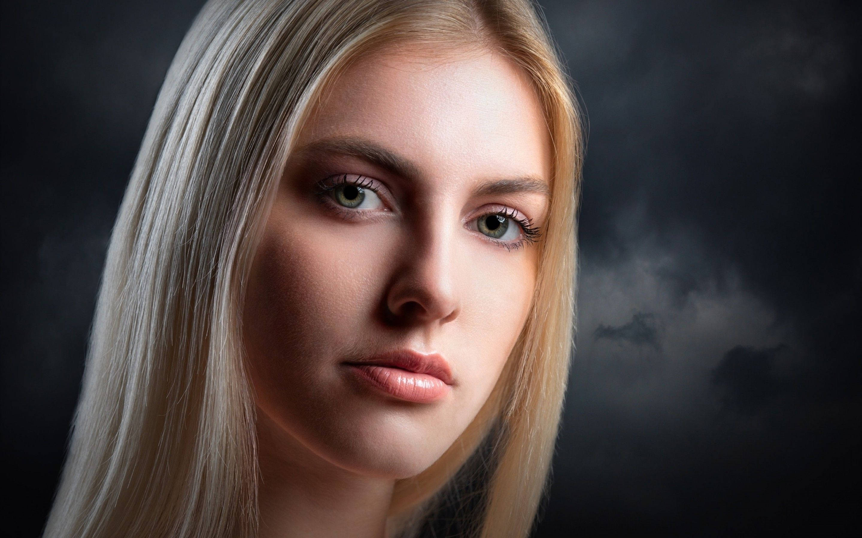Rebond Woman Face, blonde woman, green eyes, 2K Desktop Wallpaper