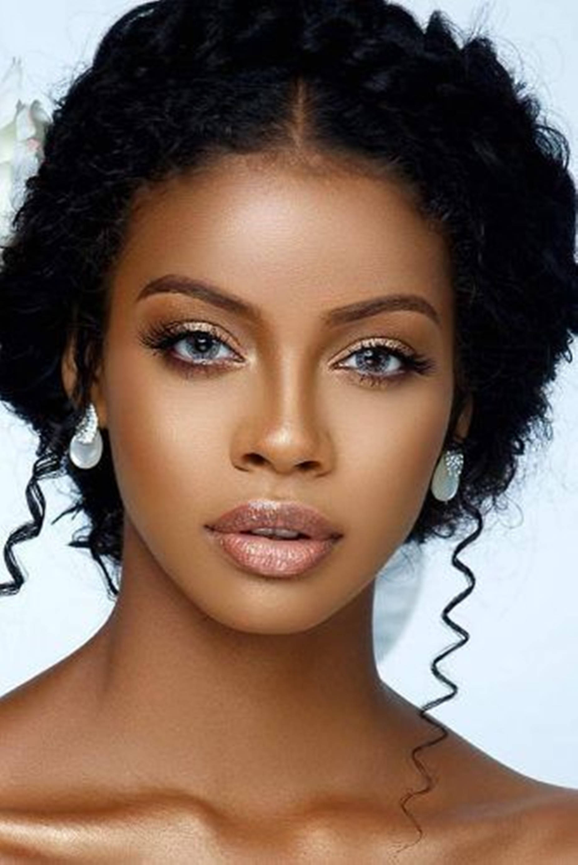 beautiful black woman, voluminous curly hair, glittery makeup, 2K Phone Wallpaper