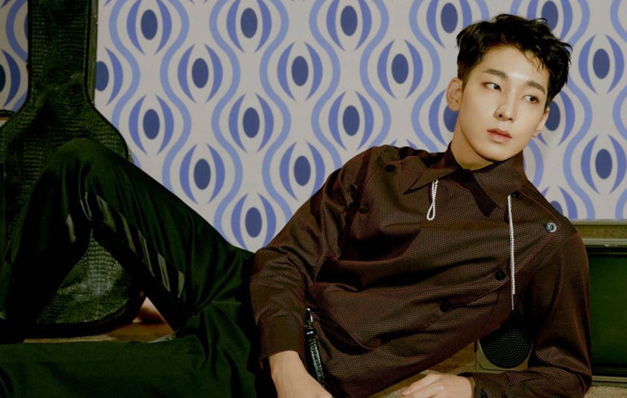 Wonwoo, brown textured shirt, green guitar case, Full HD Desktop Wallpaper