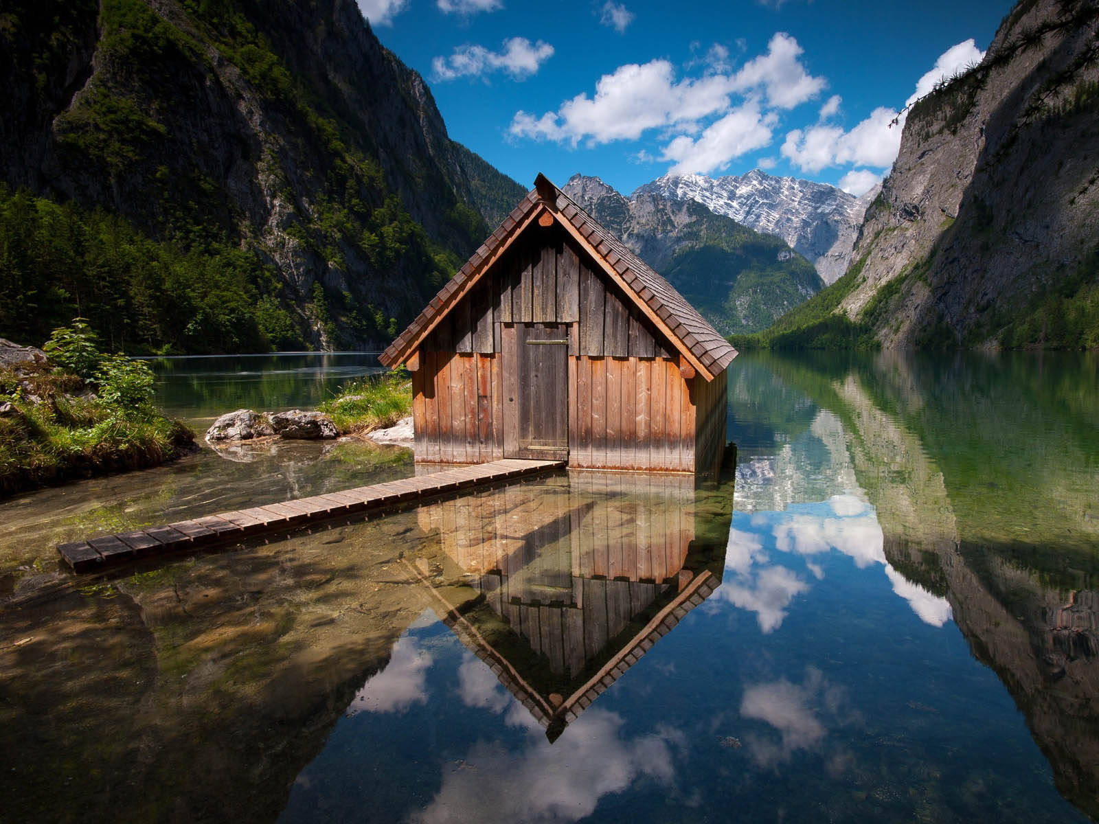 wooden house, mountain lake water, bright blue sky, HD Desktop Wallpaper