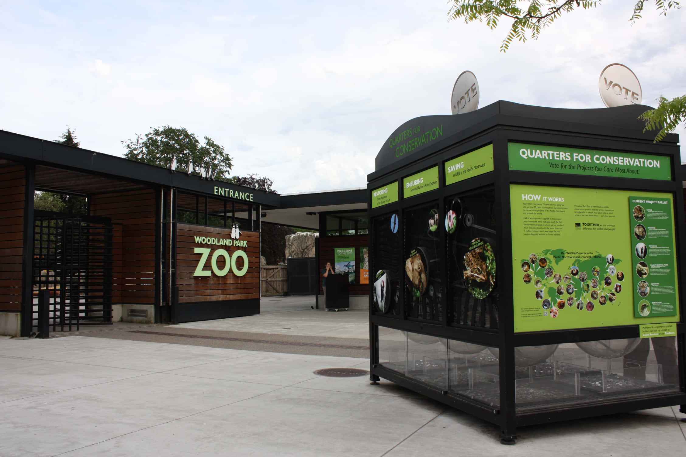 Woodland Park Zoo, wooden facade, green conservation kiosk, Full HD Desktop Wallpaper