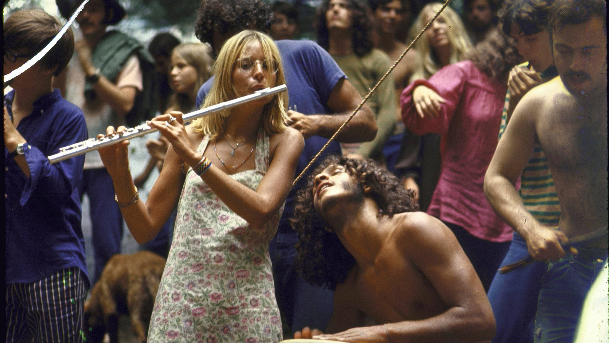Woodstock, floral dress, flute, 2K Desktop Wallpaper