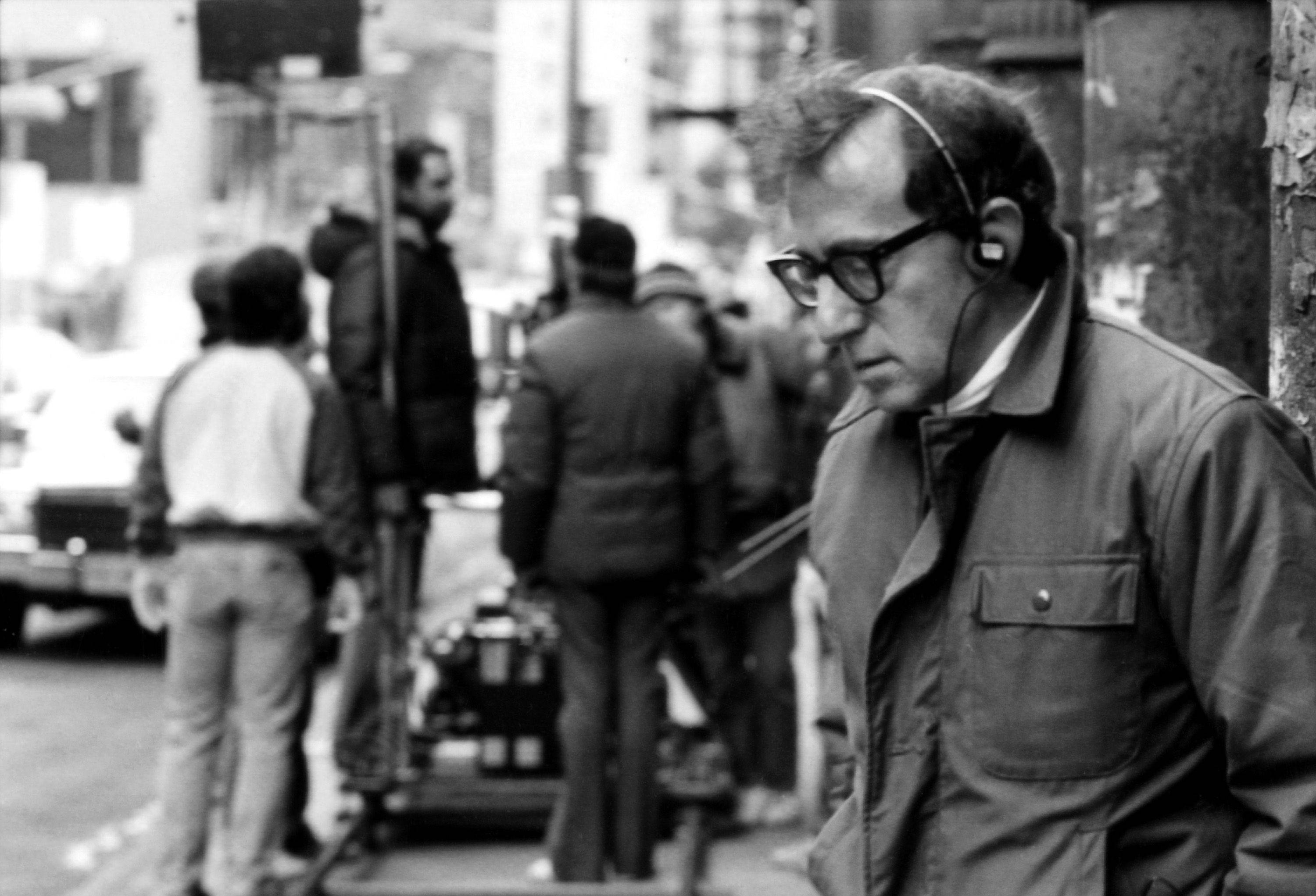 Woody Allen, black and white portrait, glasses, 2K Desktop Wallpaper