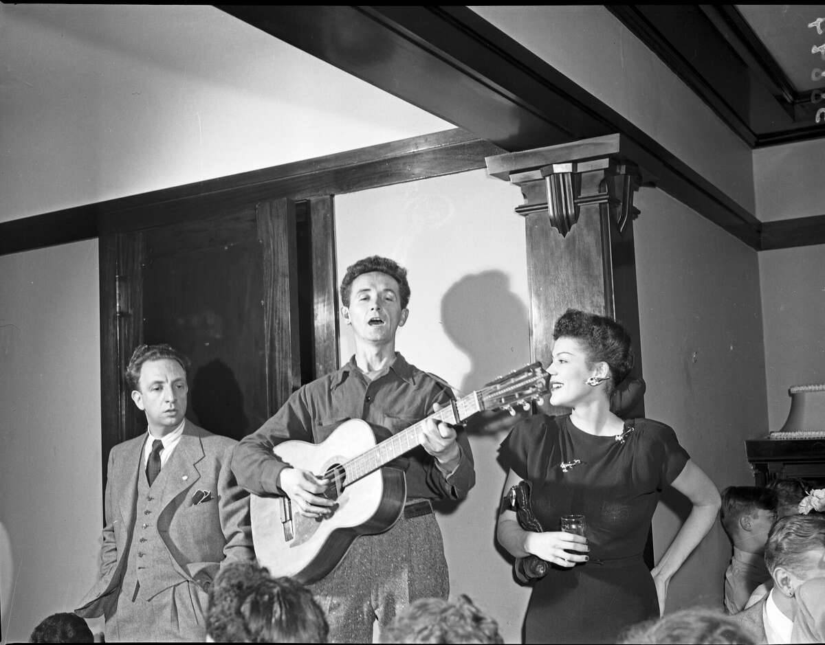 Woody Guthrie, guitar, singing, SD Desktop Wallpaper