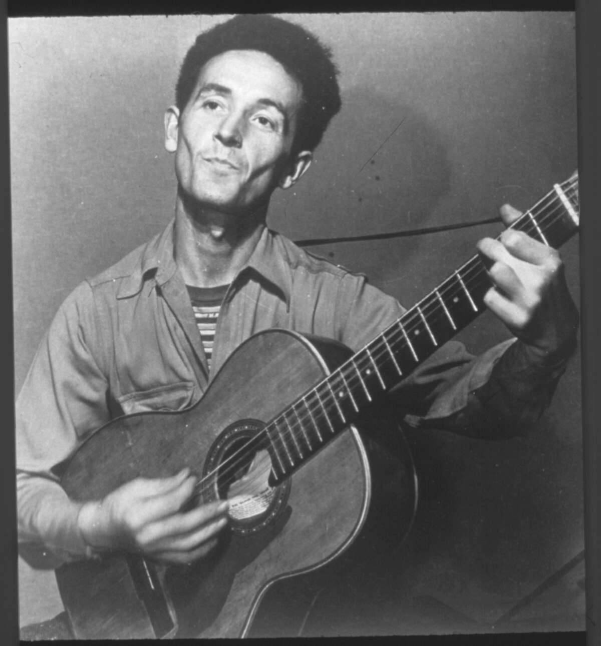 Woody Guthrie, acoustic guitar, black and white portrait, HD Phone Wallpaper