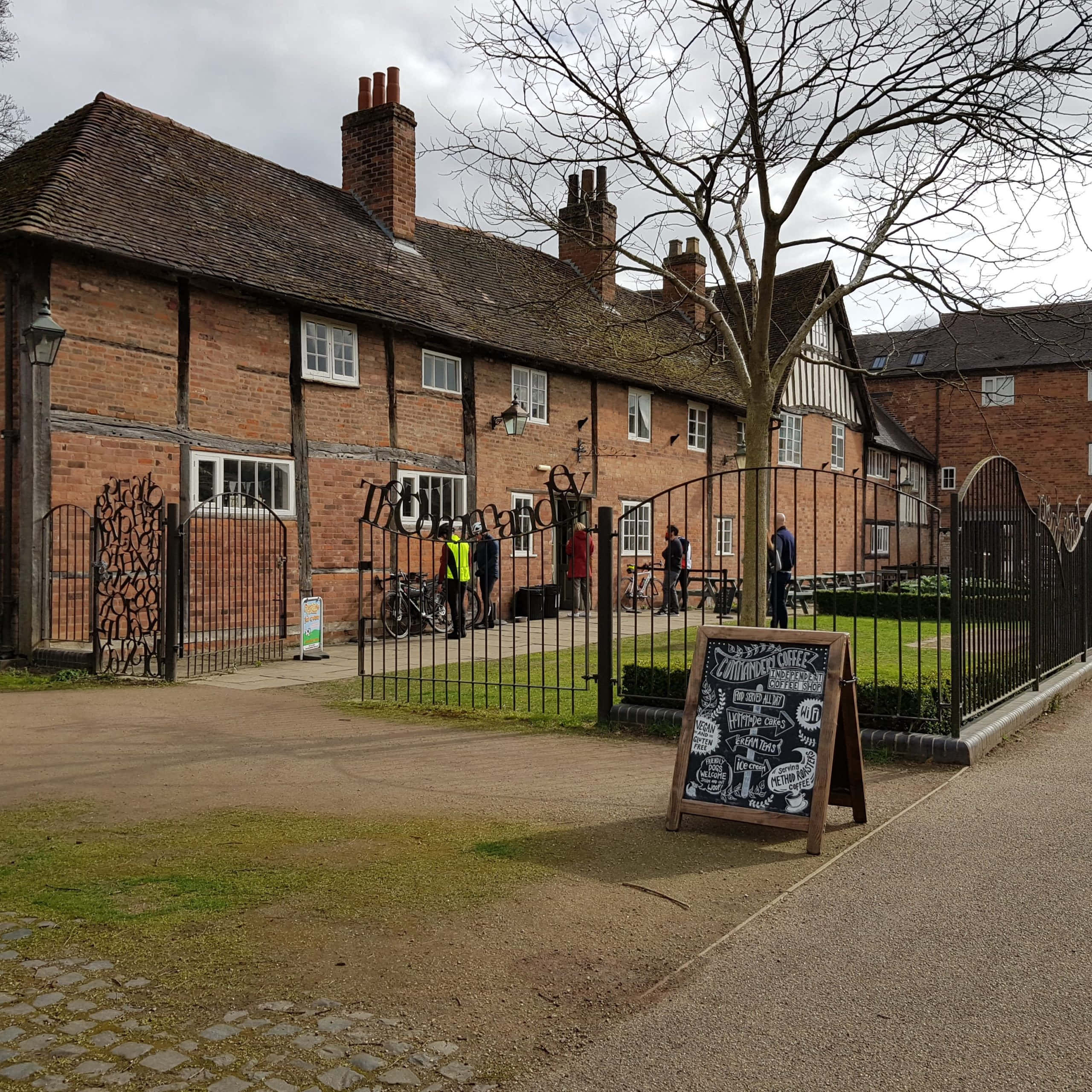 Worcester, historic timber-framed brick building, gated courtyard, 2K Desktop Wallpaper