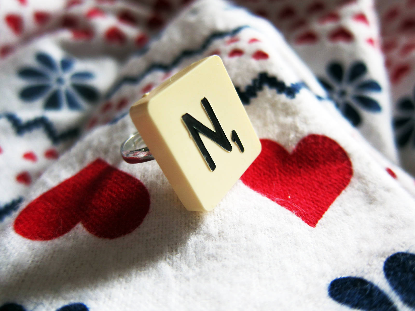 Scrabble tile, letter N, cream-colored, HD Desktop Wallpaper