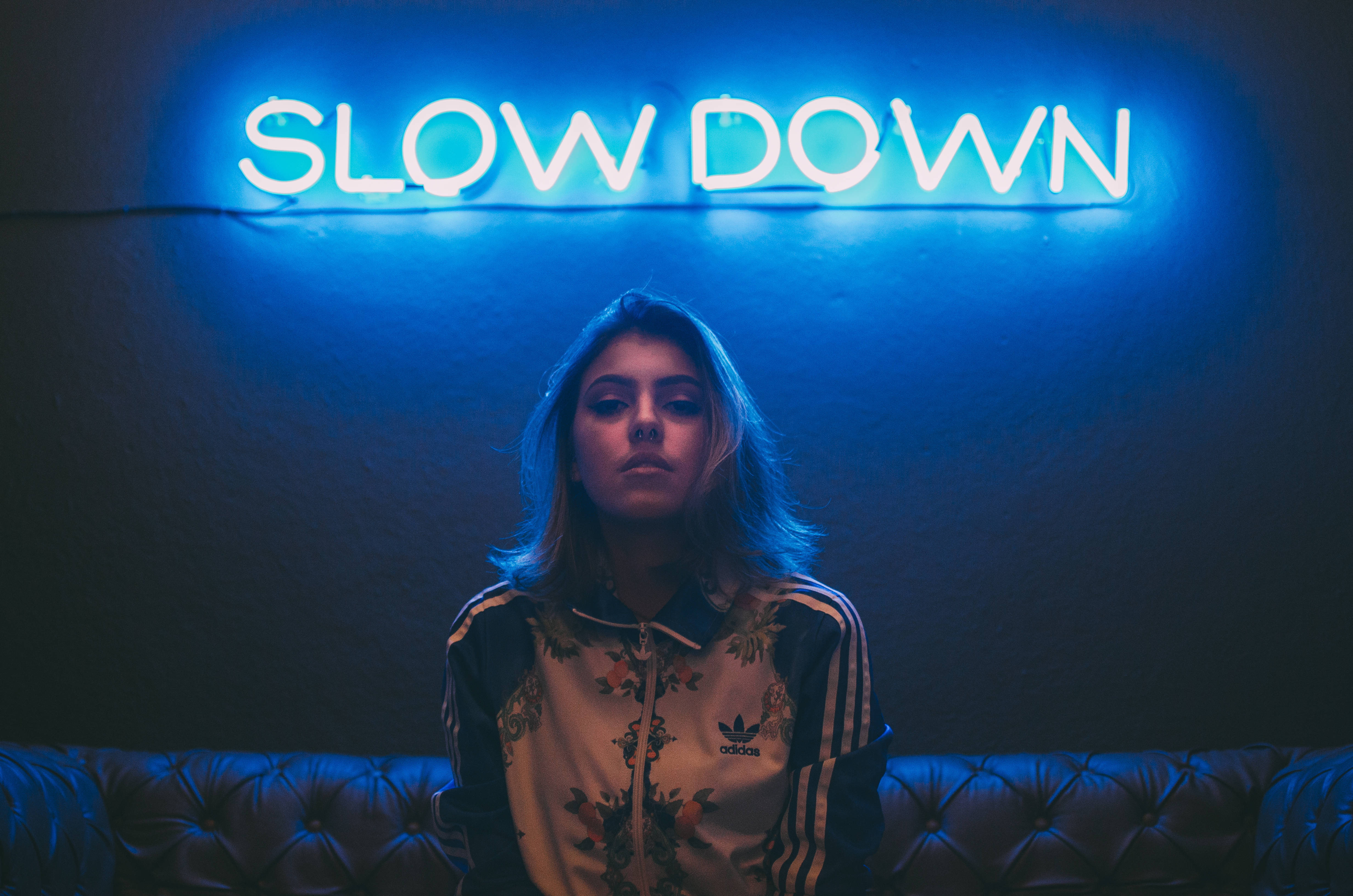 neon sign, glowing blue neon sign, slow down, 4K Desktop Wallpaper