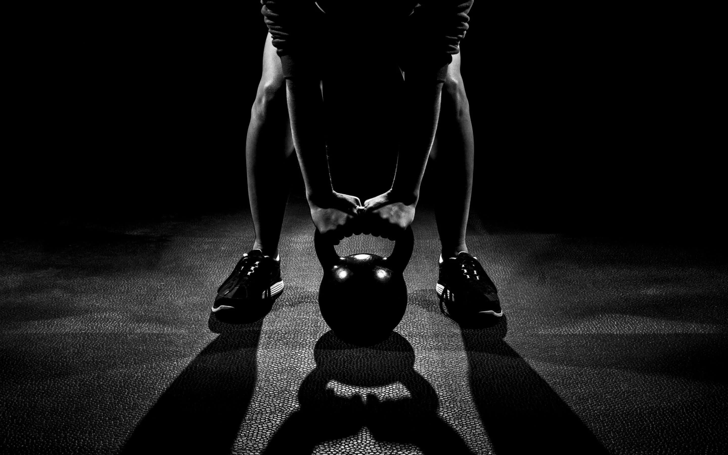kettlebell, silhouette, dimly lit gym, 2K Desktop Wallpaper