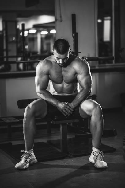 Lonely Bodybuilder HD, gym bench, muscular man, SD Phone Wallpaper