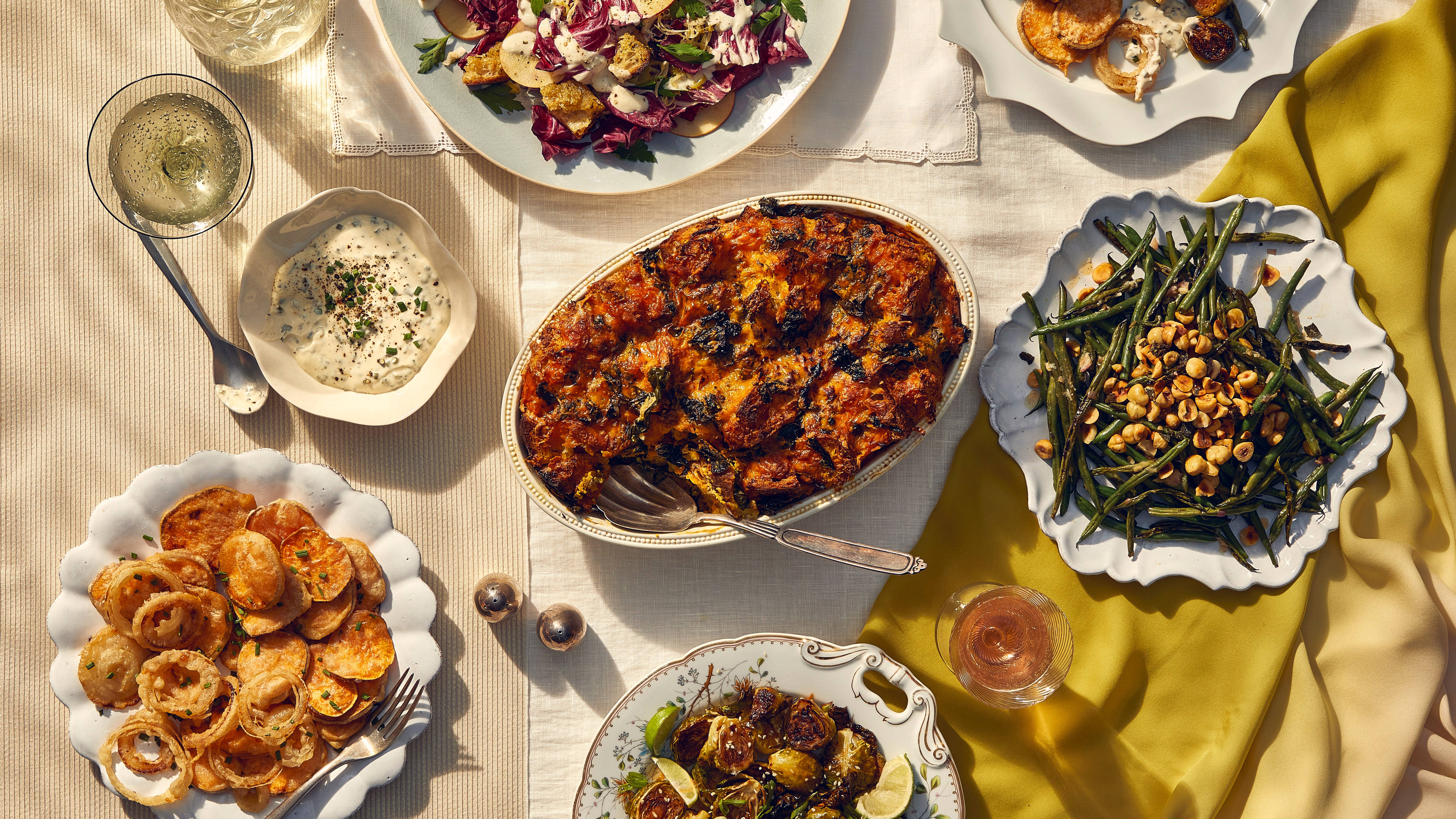 sunlit table, roasted dishes, green beans, 5K Desktop Wallpaper