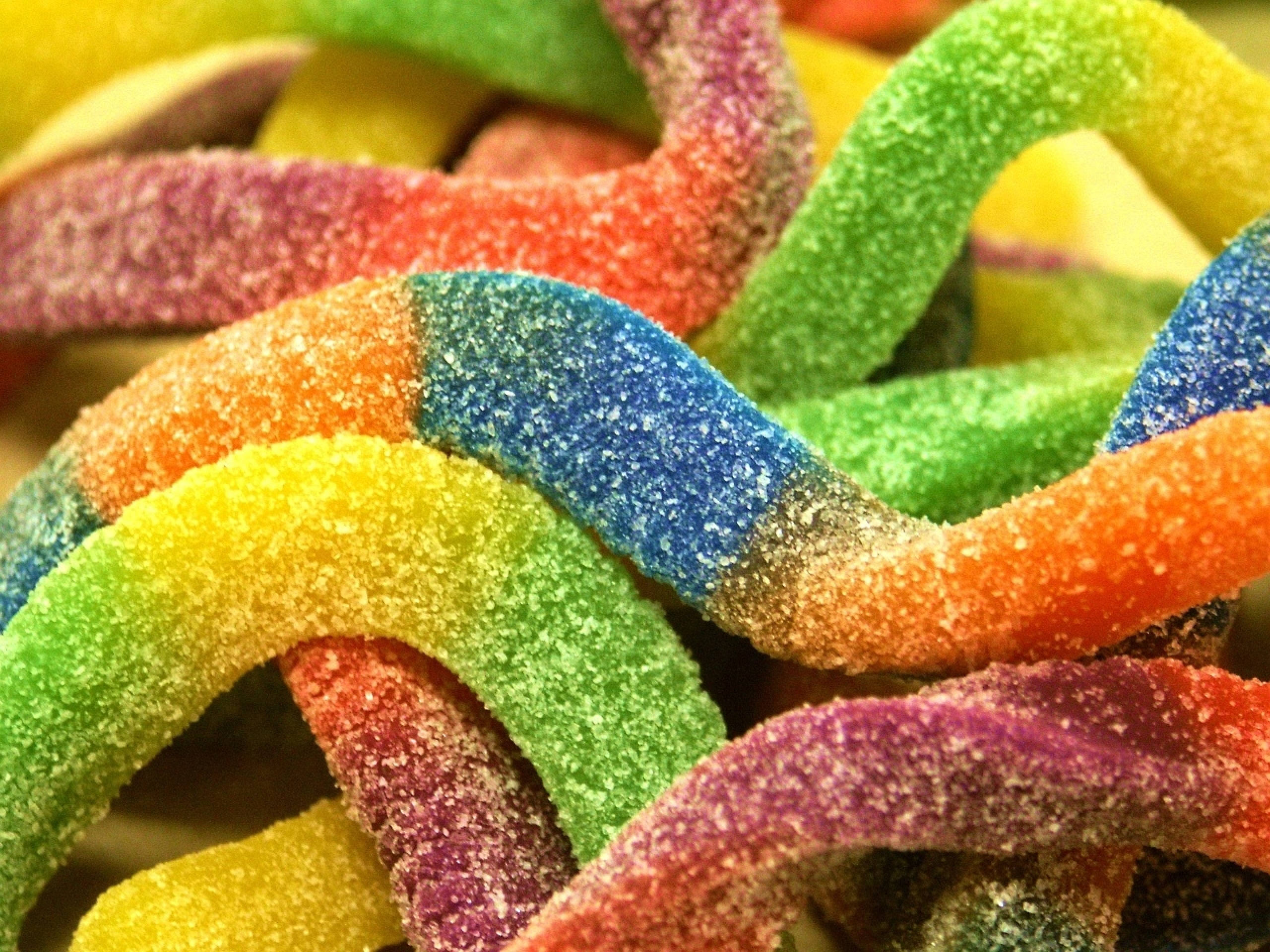colorful sour worm candies, rainbow-colored gummy worms, sparkling sugar, 2K Desktop Wallpaper