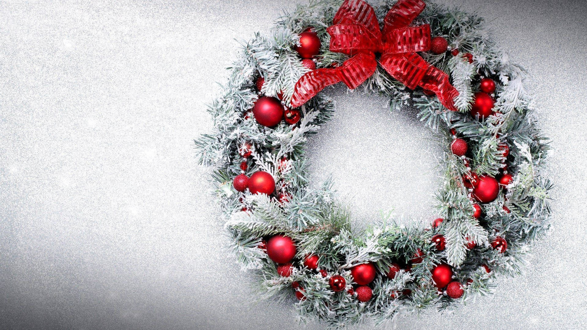 Christmas wreath, thick white snow, red ornaments, Full HD Desktop Wallpaper