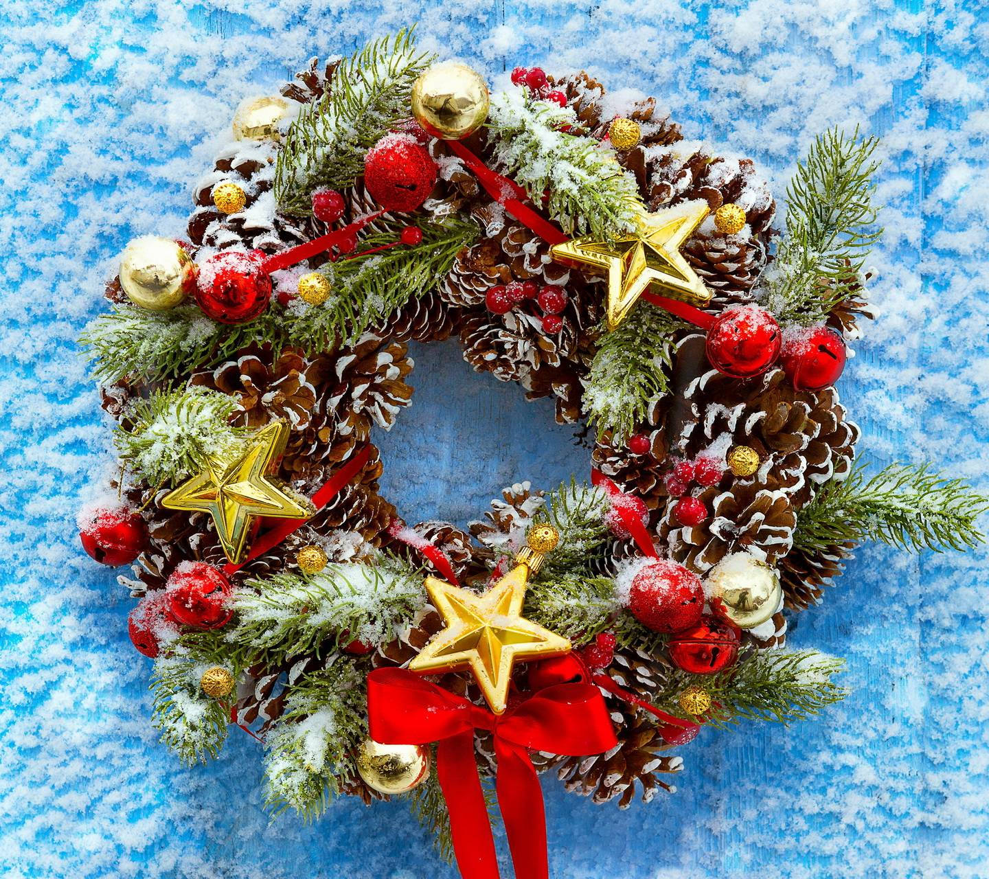 Christmas wreath, golden stars, pinecones, HD Desktop Wallpaper